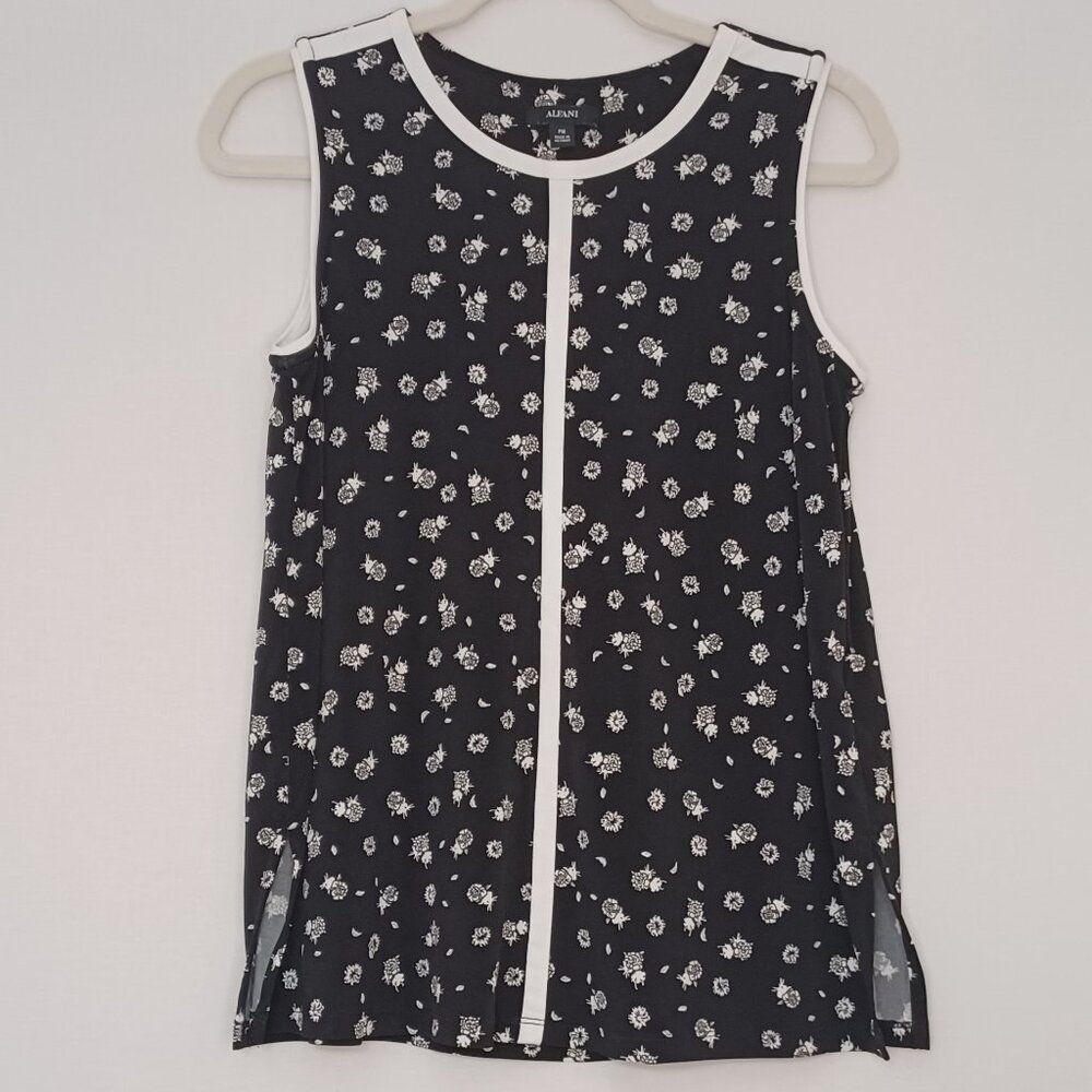 Women's Alfani Black & White Sleeveless Blouse w/side slits‎ Size Petite Medium